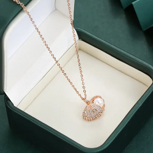 Gleaming Pearl Necklace - Image 5